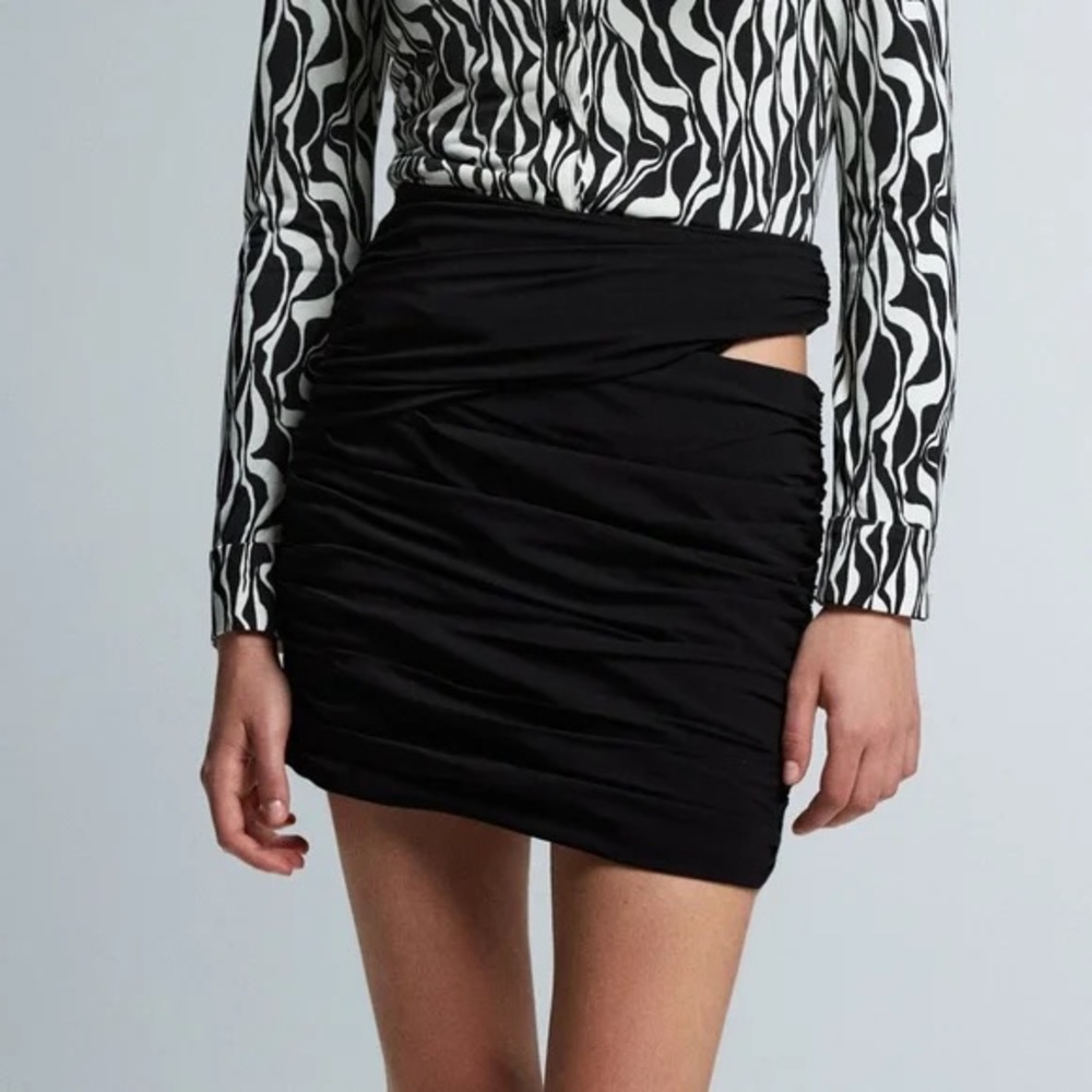 NWT ZARA CUT OUT MINI SKIRT